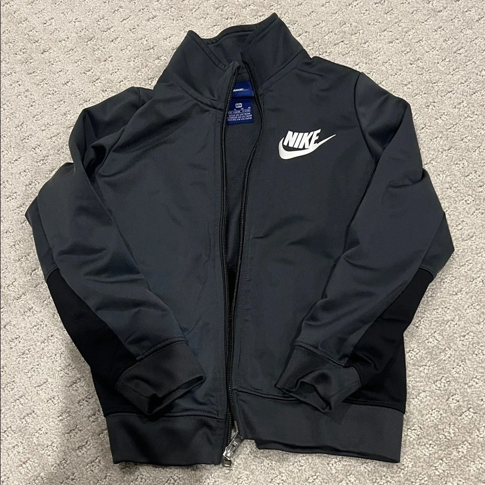 Nike Black Full-Zip Athletic Jacket - Picture 1 of 5